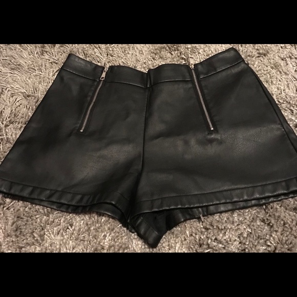 Zara Pants - Black faux leather Zara shorts with zippers